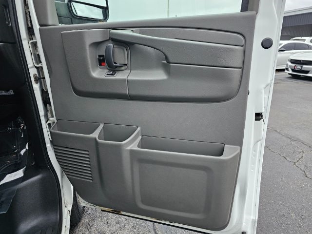 GMC Savana Passenger RWD 3500 155" LT w/1LT 2013