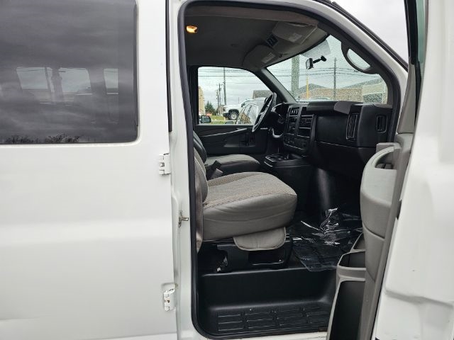 GMC Savana Passenger RWD 3500 155" LT w/1LT 2013