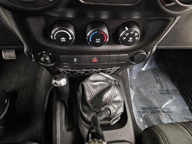 Jeep Wrangler Unlimited 4WD 4dr Sport 2012