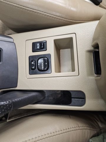 Toyota RAV4 4WD 4dr V6 5-Spd AT Ltd (Natl) 2011