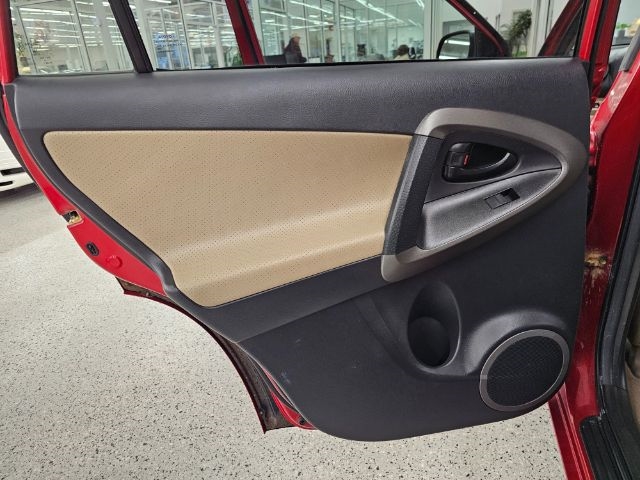 Toyota RAV4 4WD 4dr V6 5-Spd AT Ltd (Natl) 2011