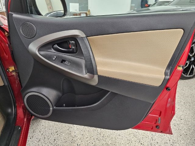 Toyota RAV4 4WD 4dr V6 5-Spd AT Ltd (Natl) 2011