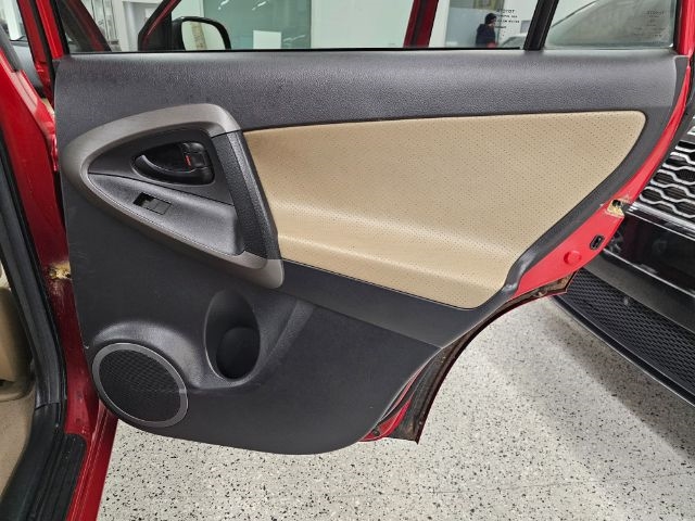 Toyota RAV4 4WD 4dr V6 5-Spd AT Ltd (Natl) 2011