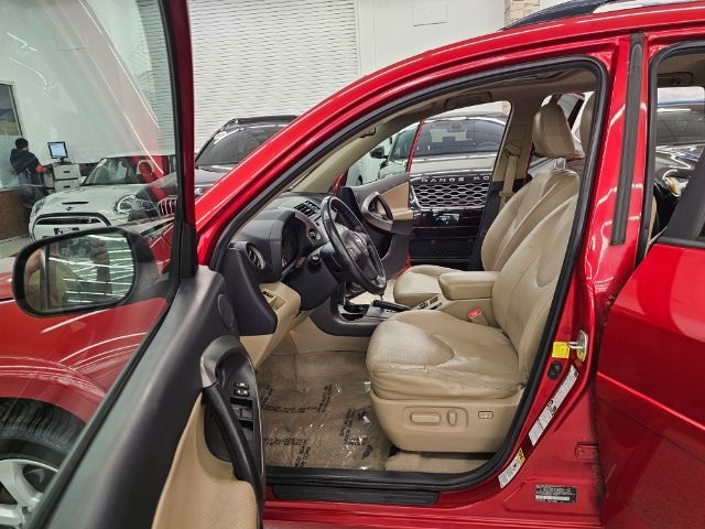 Toyota RAV4 4WD 4dr V6 5-Spd AT Ltd (Natl) 2011