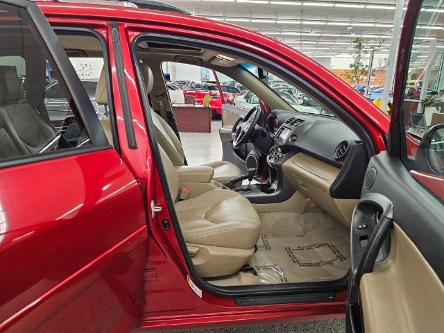 Toyota RAV4 4WD 4dr V6 5-Spd AT Ltd (Natl) 2011