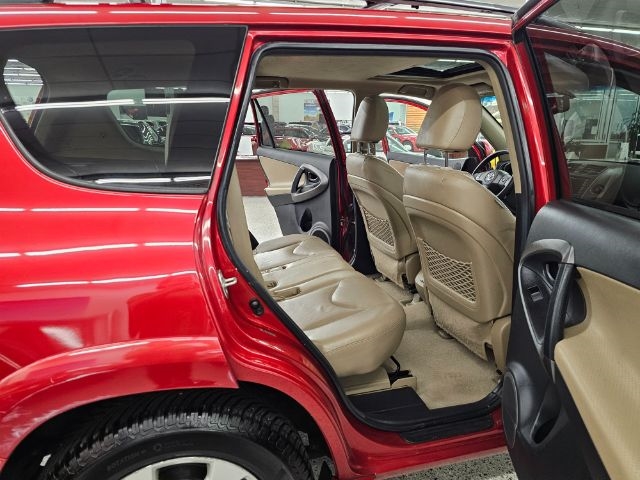 Toyota RAV4 4WD 4dr V6 5-Spd AT Ltd (Natl) 2011