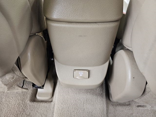 Toyota RAV4 4WD 4dr V6 5-Spd AT Ltd (Natl) 2011