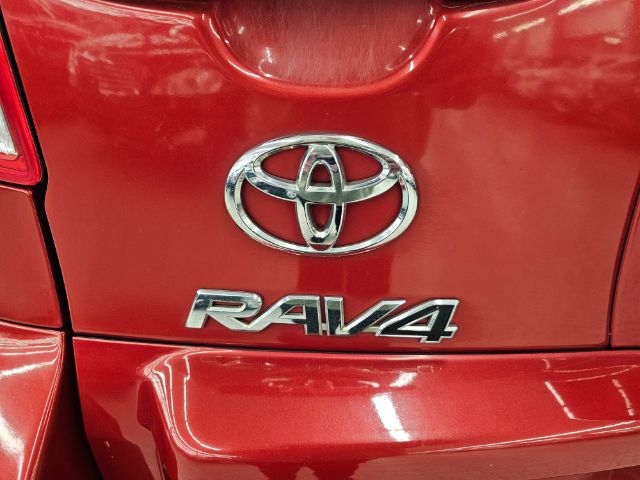 Toyota RAV4 4WD 4dr V6 5-Spd AT Ltd (Natl) 2011
