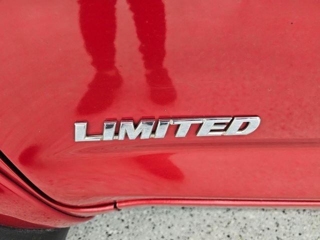 Toyota RAV4 4WD 4dr V6 5-Spd AT Ltd (Natl) 2011