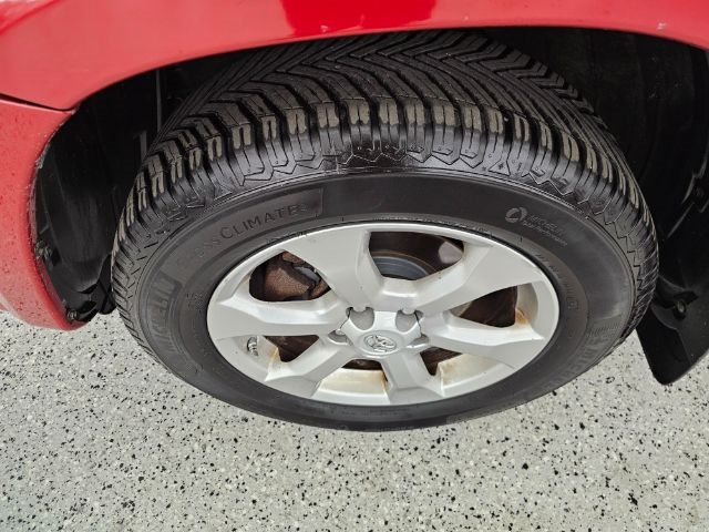 Toyota RAV4 4WD 4dr V6 5-Spd AT Ltd (Natl) 2011