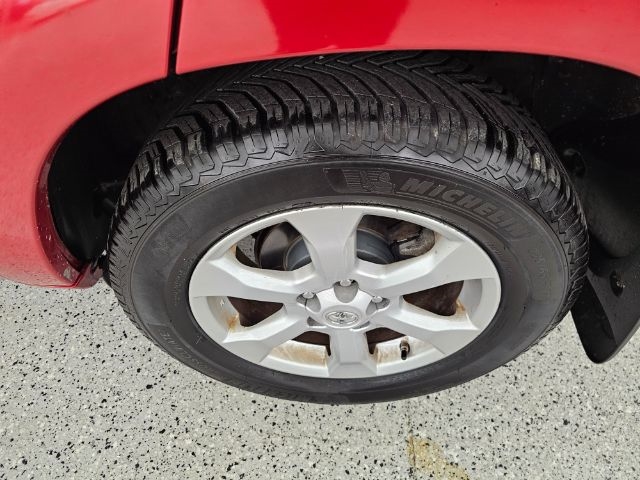 Toyota RAV4 4WD 4dr V6 5-Spd AT Ltd (Natl) 2011