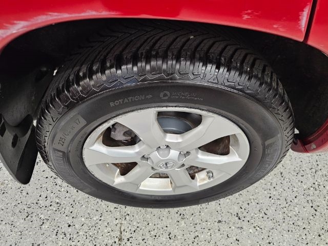 Toyota RAV4 4WD 4dr V6 5-Spd AT Ltd (Natl) 2011