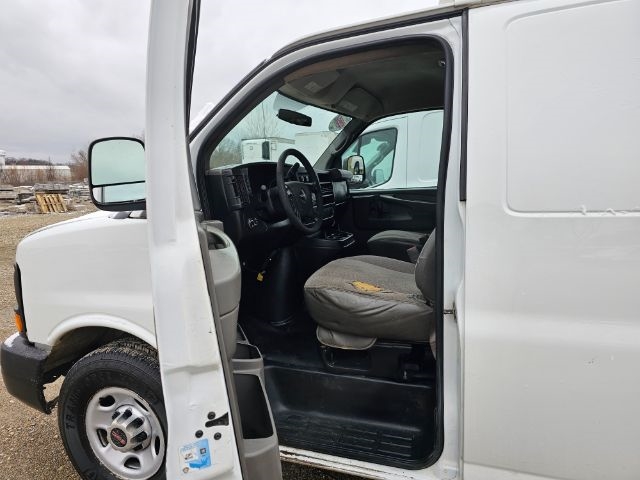 GMC Savana Cargo Van RWD 2500 135" 2014