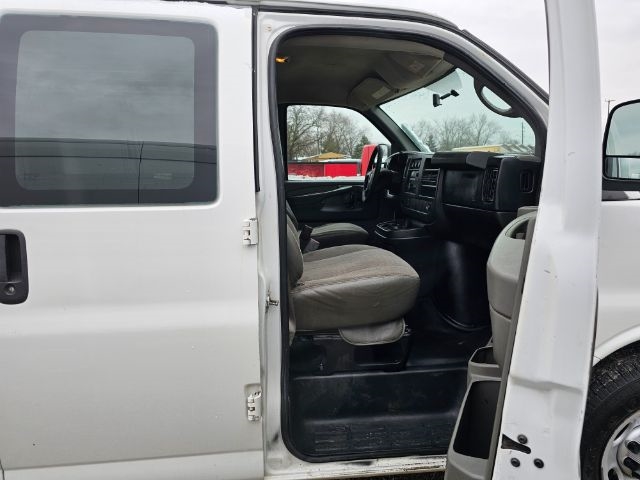 GMC Savana Cargo Van RWD 2500 135" 2014