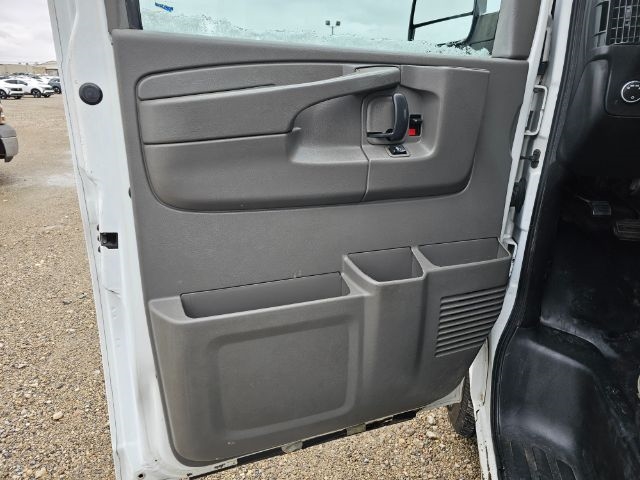 GMC Savana Cargo Van RWD 2500 135" 2014