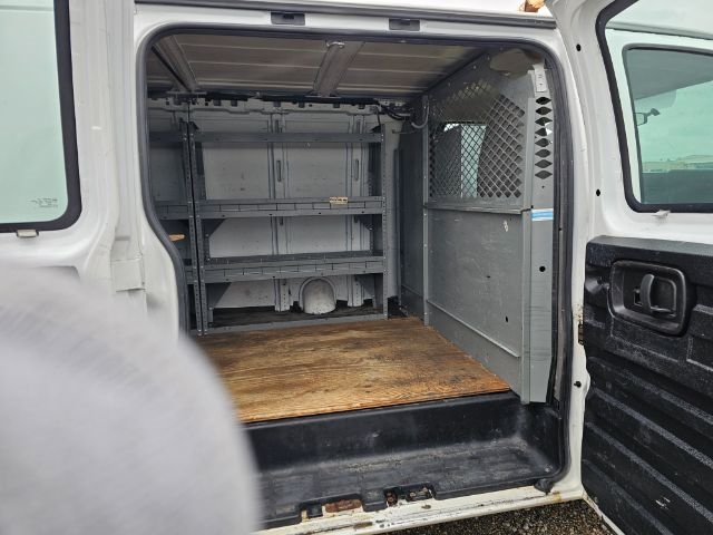 GMC Savana Cargo Van RWD 2500 135" 2014
