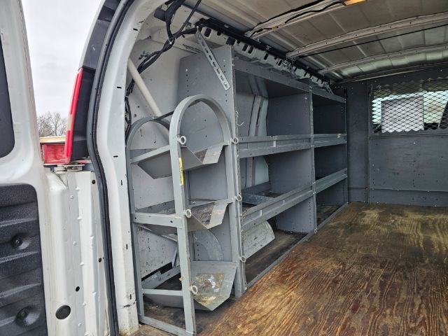 GMC Savana Cargo Van RWD 2500 135" 2014