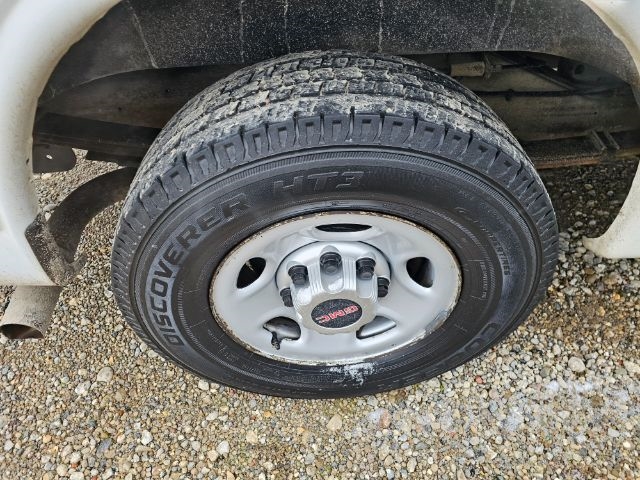 GMC Savana Cargo Van RWD 2500 135" 2014