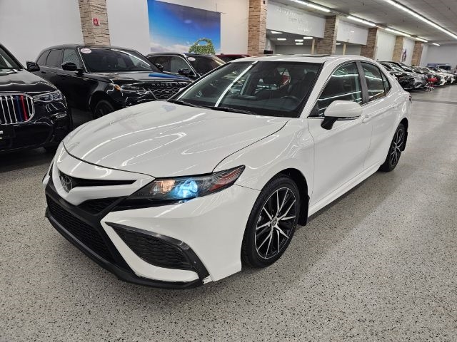 2023 Toyota Camry SE's photo