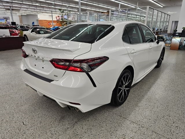 Toyota Camry Hybrid SE Nightshade CVT (Natl) 2023