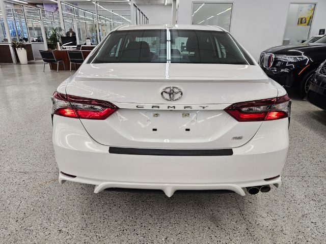 Toyota Camry Hybrid SE Nightshade CVT (Natl) 2023