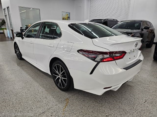 Toyota Camry Hybrid SE Nightshade CVT (Natl) 2023