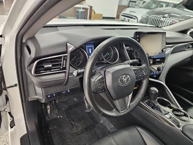 Toyota Camry Hybrid SE Nightshade CVT (Natl) 2023