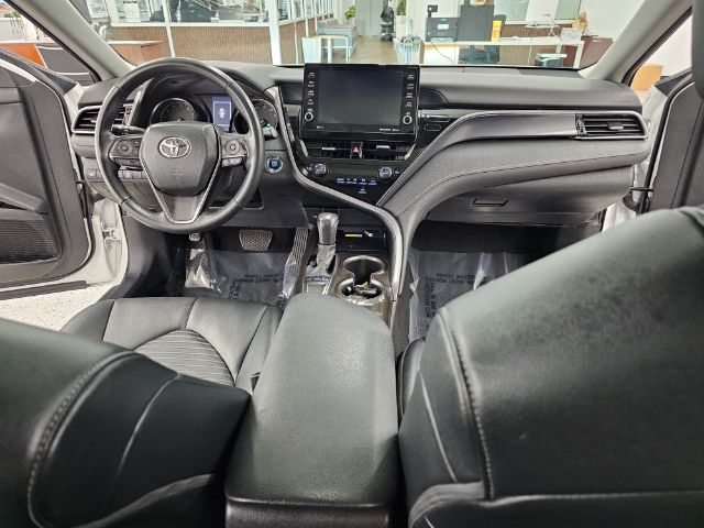 Toyota Camry Hybrid SE Nightshade CVT (Natl) 2023