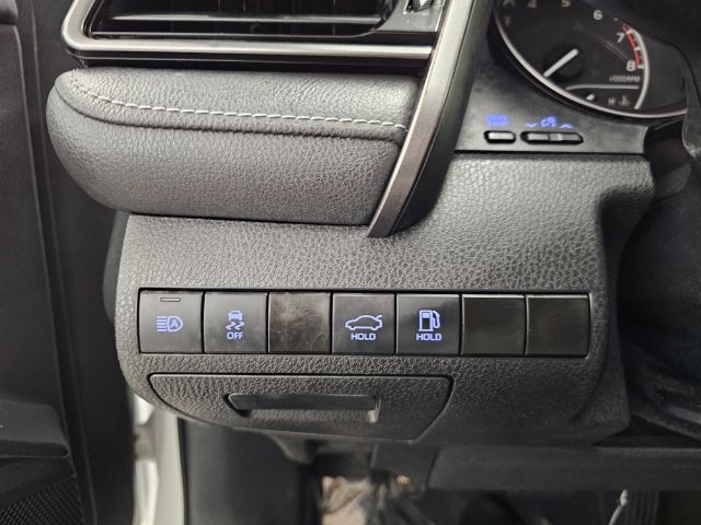 Toyota Camry Hybrid SE Nightshade CVT (Natl) 2023