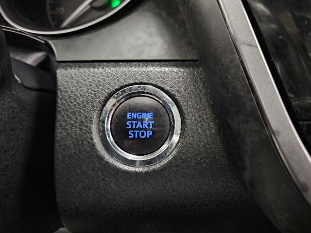 Toyota Camry Hybrid SE Nightshade CVT (Natl) 2023