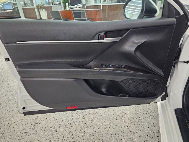 Toyota Camry Hybrid SE Nightshade CVT (Natl) 2023