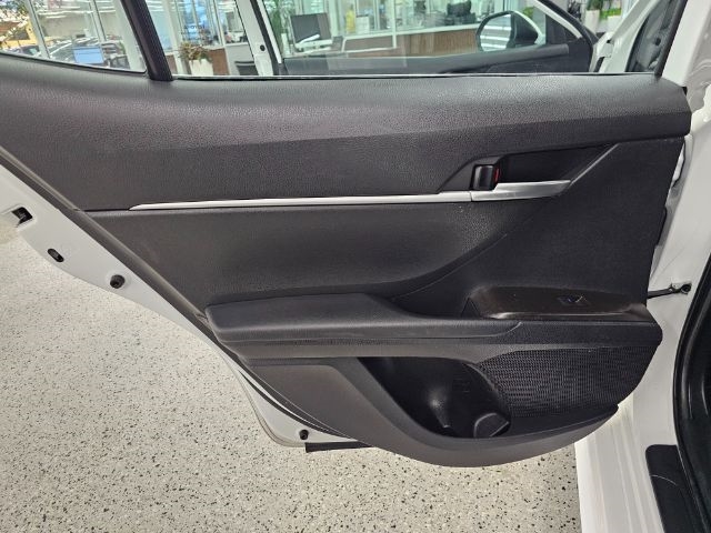 Toyota Camry Hybrid SE Nightshade CVT (Natl) 2023