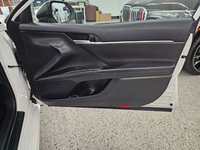 Toyota Camry Hybrid SE Nightshade CVT (Natl) 2023