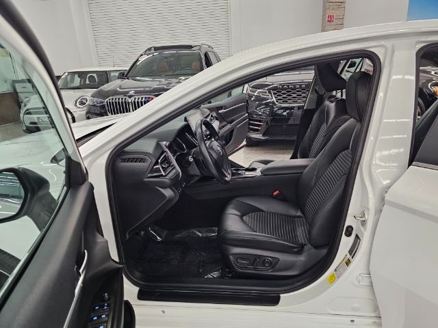 Toyota Camry Hybrid SE Nightshade CVT (Natl) 2023