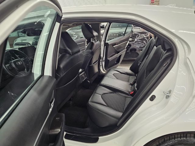 Toyota Camry Hybrid SE Nightshade CVT (Natl) 2023