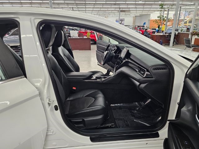 Toyota Camry Hybrid SE Nightshade CVT (Natl) 2023