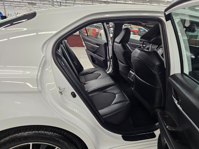 Toyota Camry Hybrid SE Nightshade CVT (Natl) 2023