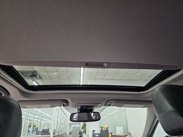 Toyota Camry Hybrid SE Nightshade CVT (Natl) 2023