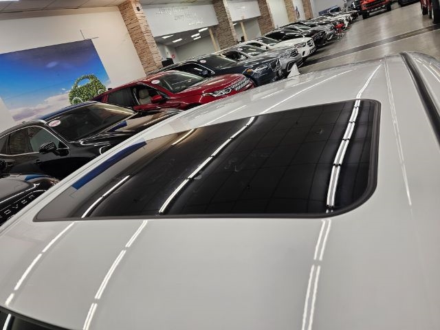 Toyota Camry Hybrid SE Nightshade CVT (Natl) 2023