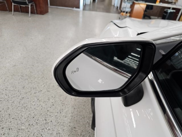 Toyota Camry Hybrid SE Nightshade CVT (Natl) 2023