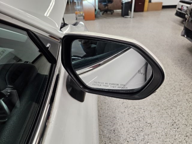 Toyota Camry Hybrid SE Nightshade CVT (Natl) 2023