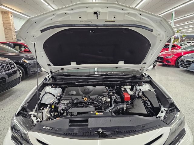 Toyota Camry Hybrid SE Nightshade CVT (Natl) 2023