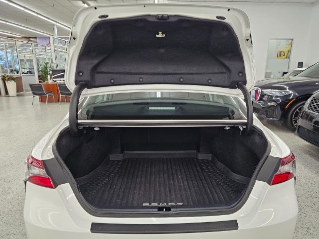 Toyota Camry Hybrid SE Nightshade CVT (Natl) 2023