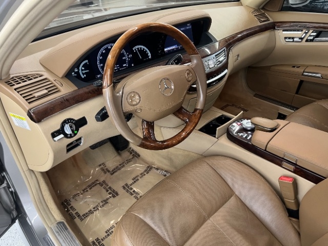 Mercedes-Benz S-Class 4dr Sdn 5.5L V8 4MATIC 2009