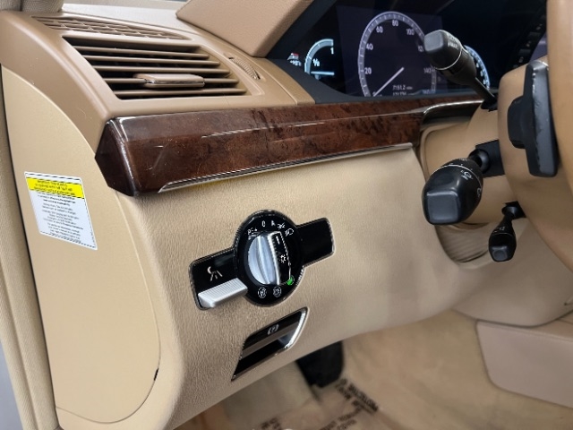 Mercedes-Benz S-Class 4dr Sdn 5.5L V8 4MATIC 2009