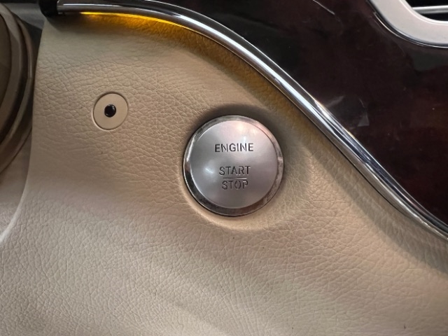 Mercedes-Benz S-Class 4dr Sdn 5.5L V8 4MATIC 2009