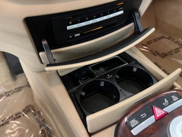 Mercedes-Benz S-Class 4dr Sdn 5.5L V8 4MATIC 2009