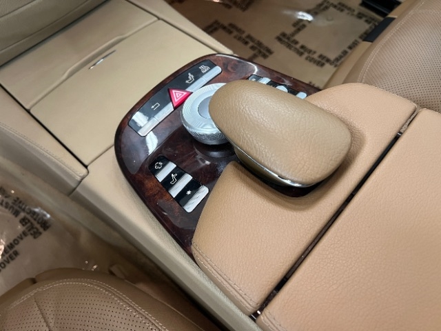 Mercedes-Benz S-Class 4dr Sdn 5.5L V8 4MATIC 2009