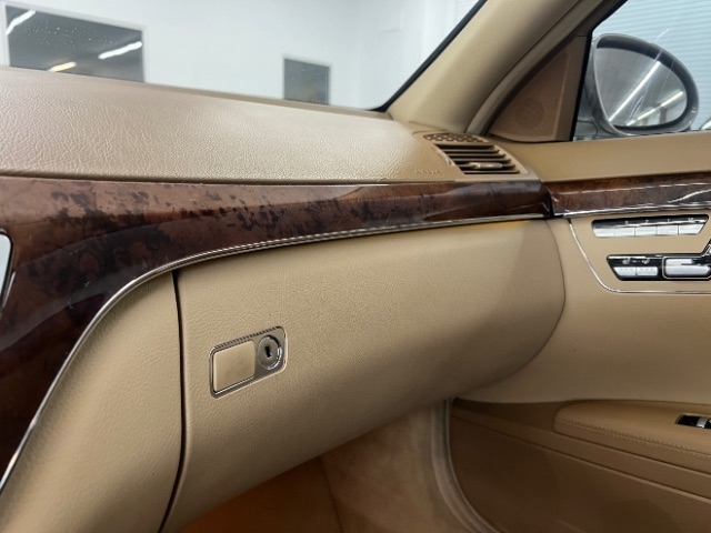 Mercedes-Benz S-Class 4dr Sdn 5.5L V8 4MATIC 2009