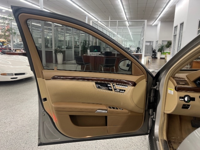 Mercedes-Benz S-Class 4dr Sdn 5.5L V8 4MATIC 2009